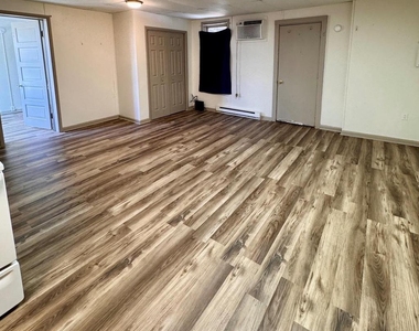 114 W Martin Street - Photo Thumbnail 3