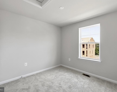 241 Monteith Drive - Photo Thumbnail 17