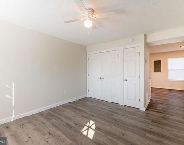 527 Gray Avenue - Photo Thumbnail 2