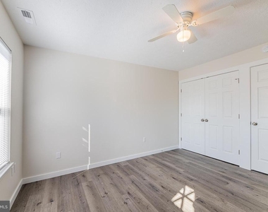 527 Gray Avenue - Photo Thumbnail 3