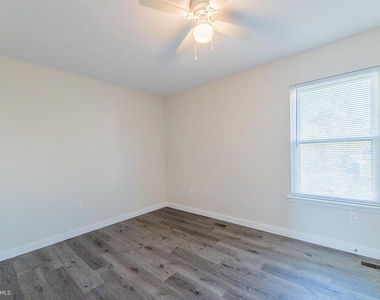 527 Gray Avenue - Photo Thumbnail 18