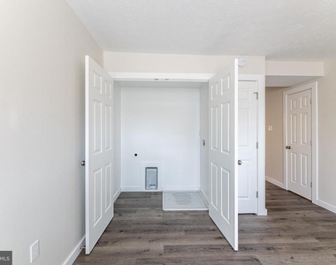 527 Gray Avenue - Photo Thumbnail 17