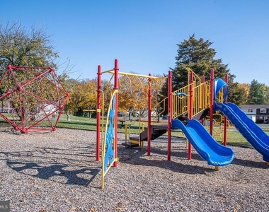 527 Gray Avenue - Photo Thumbnail 37