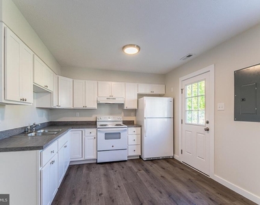 527 Gray Avenue - Photo Thumbnail 8