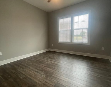 845 Royal Way - Photo Thumbnail 10