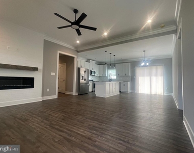 845 Royal Way - Photo Thumbnail 3