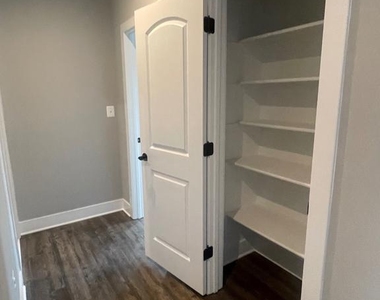 845 Royal Way - Photo Thumbnail 13