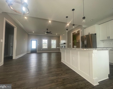 845 Royal Way - Photo Thumbnail 6