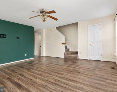 313 Frontier Fort Lane - Photo Thumbnail 5