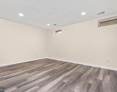313 Frontier Fort Lane - Photo Thumbnail 17
