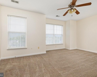 313 Frontier Fort Lane - Photo Thumbnail 8