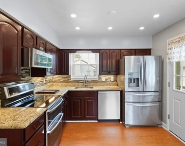 3818 Marquis Place - Photo Thumbnail 10