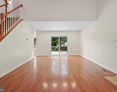 3818 Marquis Place - Photo Thumbnail 6