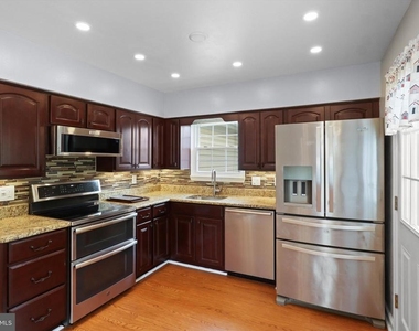 3818 Marquis Place - Photo Thumbnail 11