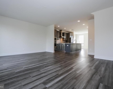 6722 Upland Manor Drive - Photo Thumbnail 12