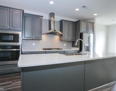 6722 Upland Manor Drive - Photo Thumbnail 4