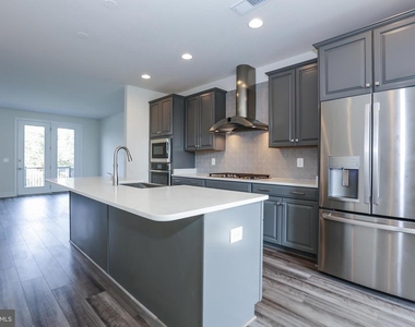 6722 Upland Manor Drive - Photo Thumbnail 3