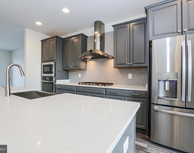 6722 Upland Manor Drive - Photo Thumbnail 7
