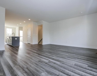 6722 Upland Manor Drive - Photo Thumbnail 13