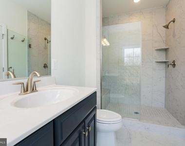 6722 Upland Manor Drive - Photo Thumbnail 17