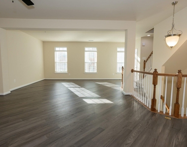 7408 Brunson Circle - Photo Thumbnail 14