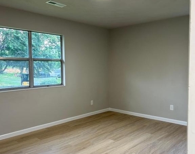 321 Union Avenue - Photo Thumbnail 6