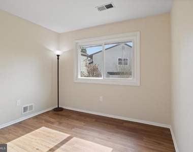 103 Farmington Lane - Photo Thumbnail 2