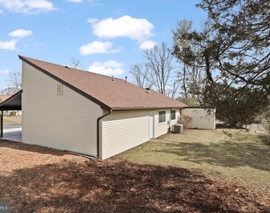 103 Farmington Lane - Photo Thumbnail 35