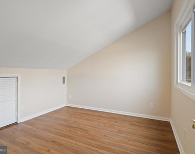 103 Farmington Lane - Photo Thumbnail 5