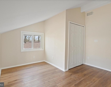 103 Farmington Lane - Photo Thumbnail 7
