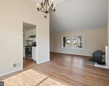 103 Farmington Lane - Photo Thumbnail 9
