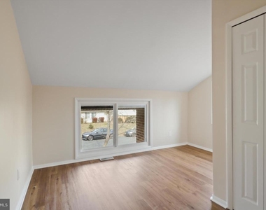 103 Farmington Lane - Photo Thumbnail 6