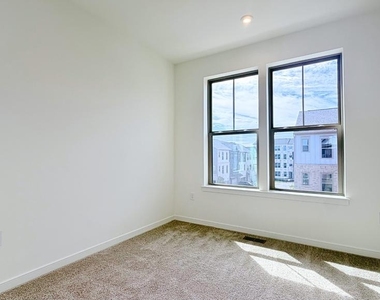 43800 Mystic Maroon Terrace - Photo Thumbnail 14