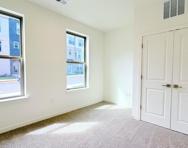 43800 Mystic Maroon Terrace - Photo Thumbnail 12