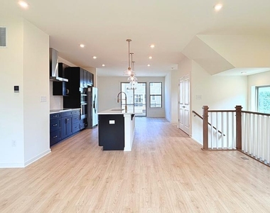 43800 Mystic Maroon Terrace - Photo Thumbnail 6