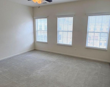 2664 Manhattan Place - Photo Thumbnail 13