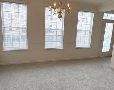2664 Manhattan Place - Photo Thumbnail 9