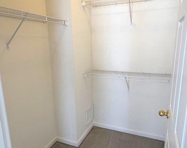 2664 Manhattan Place - Photo Thumbnail 14