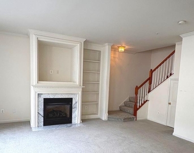 2664 Manhattan Place - Photo Thumbnail 6