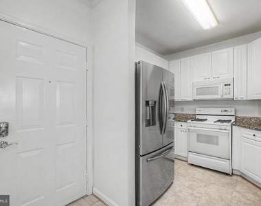 2711 Bellforest Court - Photo Thumbnail 4