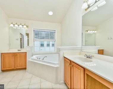 8105 Quinn Terrace - Photo Thumbnail 13