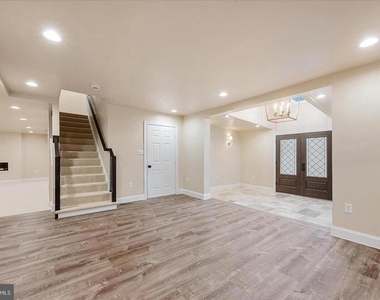 9036 Jeffery Road - Photo Thumbnail 9