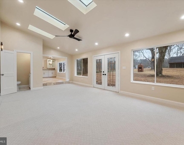 9036 Jeffery Road - Photo Thumbnail 14