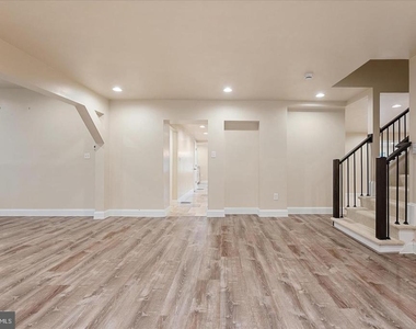 9036 Jeffery Road - Photo Thumbnail 7