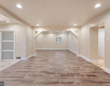 9036 Jeffery Road - Photo Thumbnail 8
