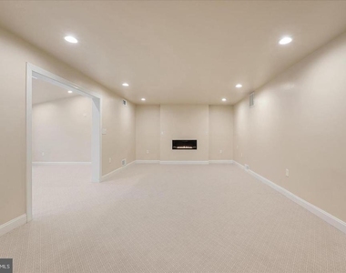 9036 Jeffery Road - Photo Thumbnail 12