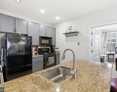 181 E Reed Avenue - Photo Thumbnail 6