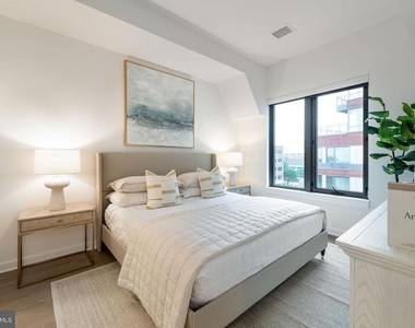 1055 N Fairfax Street - Photo Thumbnail 9