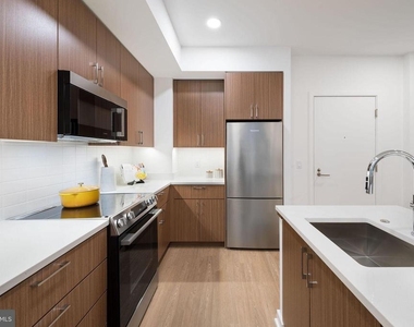 1055 N Fairfax Street - Photo Thumbnail 2