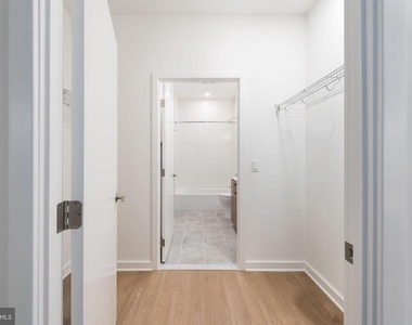 1055 N Fairfax Street - Photo Thumbnail 8